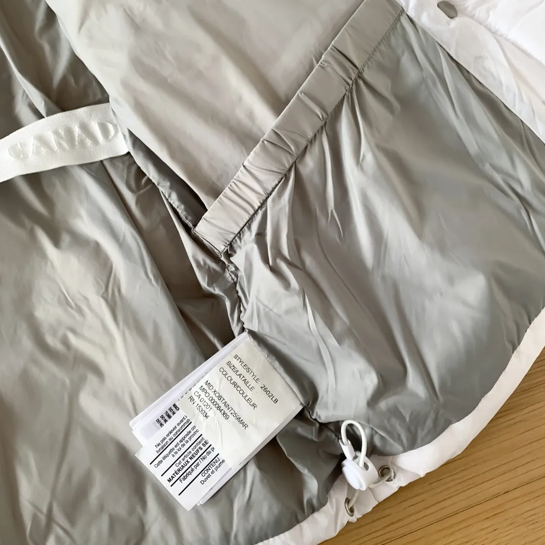 [Beichen White] Style number: Y 109 𝘾𝘼𝙉𝘼𝘿𝘼 𝙂𝙊𝙊𝙎𝙀/Canada Goose 2602LB 1 Capsule Series Macaron Parka Size: XS S M L XL Down: National standard 80% white duck down, light weight and strong warmth retention. Fabric: Made of soft Endura Luxe fabric and CORDURA imported from Du Pont Company of the United States, which enhances the durability of easy-to-wear parts, is lightweight and durable; the inner liner is made of T anti-velvet gallbladder, which is comfortable, soft and non-velveting.